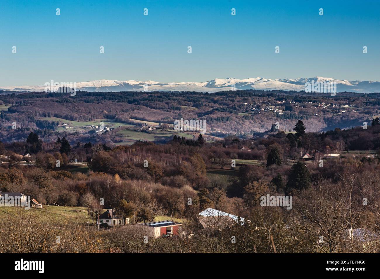 Panorama du Puy des Ferrières sur les monts d'Auvergne Banque D'Images