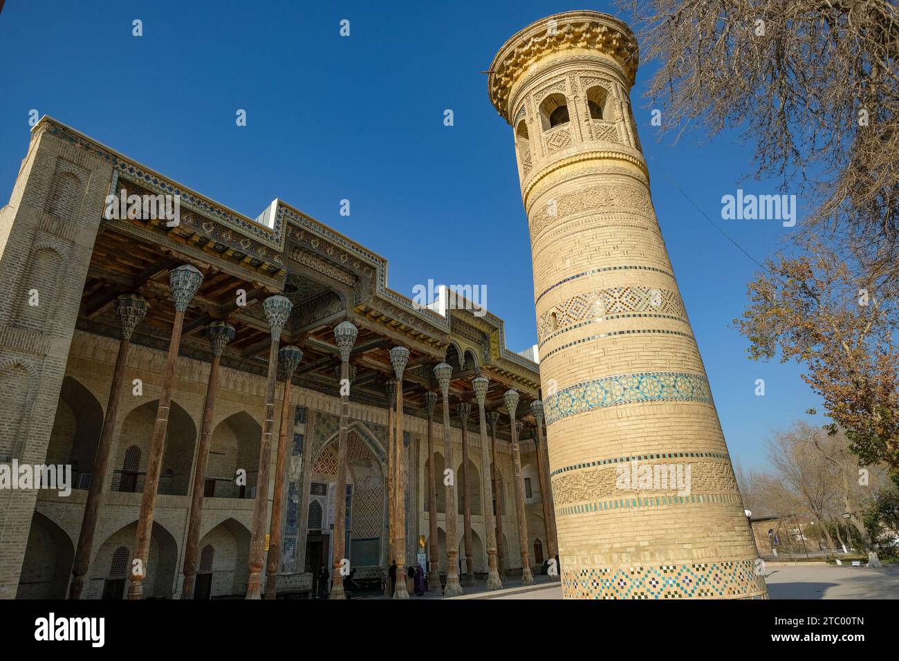 Boukhara, Ouzbékistan - 9 décembre 2023 : vues de la mosquée Bolo Hauz dans le centre de Boukhara en Ouzbékistan. Banque D'Images