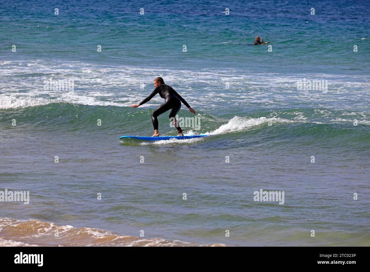 Surf à Pedra Beach, El Cotillo, Fuerteventura, Îles Canaries, Espagne. Prise en novembre 2023 Banque D'Images