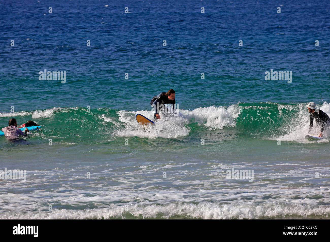 Surf à Pedra Beach, El Cotillo, Fuerteventura, Îles Canaries, Espagne. Prise en novembre 2023 Banque D'Images