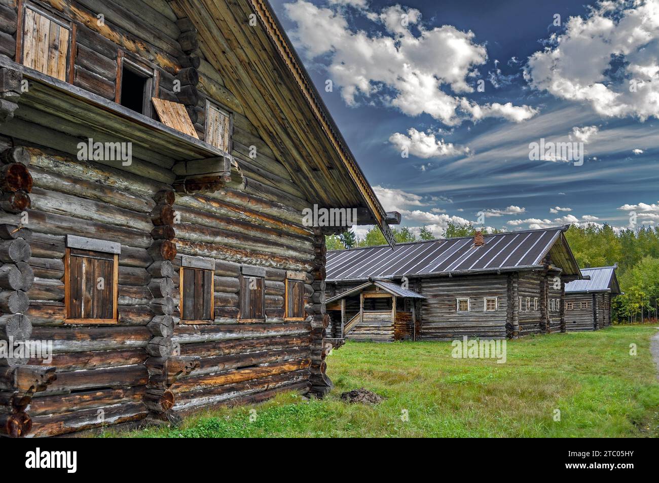 Vieux manoirs en bois russes dans le style national Banque D'Images