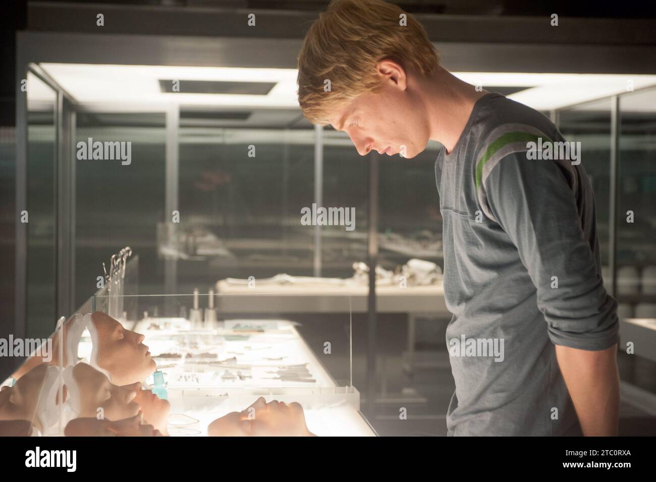 DATE DE SORTIE : 24 avril 2015.TITLE : ex Machina. STUDIO : Universal Pictures. RÉALISATEUR : Alex Garland. INTRIGUE : un jeune programmeur est sélectionné pour participer à une expérience révolutionnaire en intelligence synthétique en évaluant les qualités humaines d'une IA humanoïde très avancée AVEC : Alicia Vikander, Domhnall Gleeson, Oscar Isaac. (Crédit : © Universal Pictures/Entertainment Pictures/ZUMAPRESS.com) USAGE ÉDITORIAL UNIQUEMENT ! Non destiné à UN USAGE commercial ! Banque D'Images