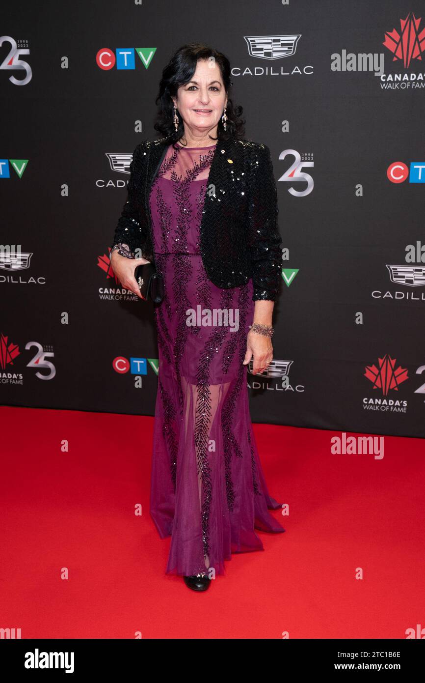 Toronto, Canada. 02 décembre 2023. Veronica Tennant assiste au gala du Walk of Fame du Canada au Metro Convention Centre de Toronto. Le gala du Walk of Fame du Canada est un événement officiel qui se tient à Toronto et qui reconnaît des personnalités canadiennes remarquables. La soirée se déroule avec une réception sur tapis rouge, culminant par une cérémonie de remise des prix qui commémore les contributions de personnalités distinguées au paysage culturel du pays. Crédit : SOPA Images Limited/Alamy Live News Banque D'Images