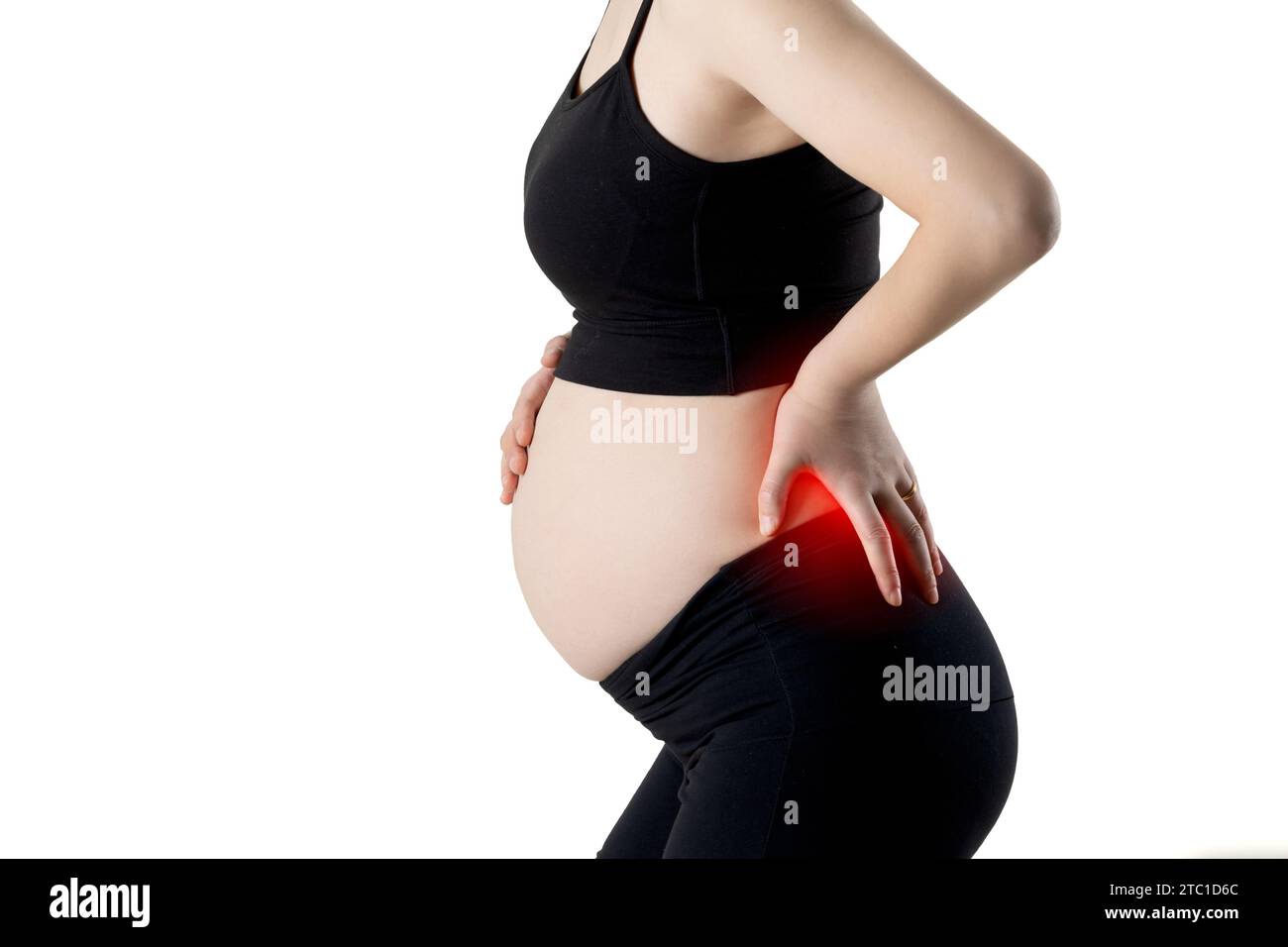 Une femme enceinte souffre de maux de dos (isolé sur fond blanc) Banque D'Images