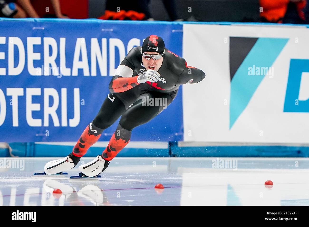 Tomaszow Mazowiecki, Pologne. 10 décembre 2023. TOMASZOW MAZOWIECKI, POLOGNE - DÉCEMBRE 10 : Anders Johnson, du Canada, concourra dans le groupe B masculin sur 500m lors de la coupe du monde de patinage de vitesse ISU à l'Arena Lodowa, le 10 décembre 2023 à Tomaszow Mazowiecki, en Pologne. (Photo Andre Weening/Orange Pictures) crédit : Orange pics BV/Alamy Live News Banque D'Images