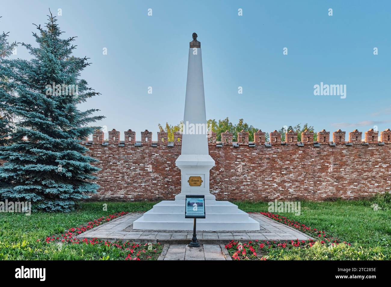 Yelabuga, Russie - 18 juin 2023 : Monument de Lénine, 1925, sur l'ancienne Rybnaya, place des poissons. Un des premiers bustes à ce célèbre leader prolétarien. Sculpt Banque D'Images