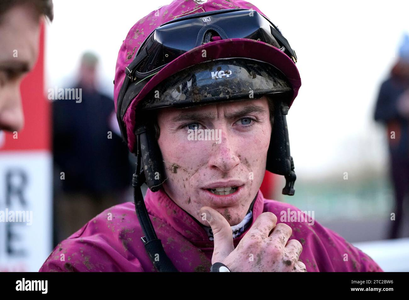 Jockey Jack Kennedy après avoir remporté le Bar One Racing 'Bet 10 euros Get 50 euros Inscrivez-vous Offer' 3-Y-O Maiden haie avec des chevaux durs pendant le Bar One Racing Hilly Way Chase Raceday à l'hippodrome de Cork, County Cork. Date de la photo : dimanche 10 décembre 2023. Banque D'Images