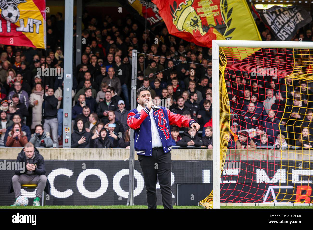 DEVENTER, PAYS-BAS - DÉCEMBRE 10 : Ammar Bozoglu joue la première partie lors du match néerlandais d'Eredivisie entre Go Ahead Eagles et FC Utrecht à de Adelaarshorst le 10 décembre 2023 à Deventer, pays-Bas (photo de Henny Meijerink/Orange Pictures) Banque D'Images