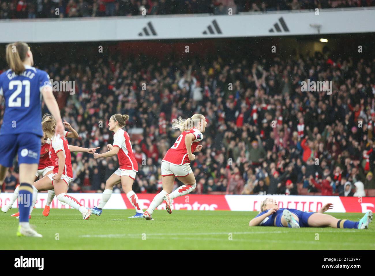 Londres, Royaume-Uni. 10 décembre 2023. Beth Mead d'Arsenal Women célèbre son but lors du match de FA Women's Super League entre Arsenal Women et Chelsea Women au Emirates Stadium, Londres, Angleterre, le 10 décembre 2023. Photo de Joshua Smith. Usage éditorial uniquement, licence requise pour un usage commercial. Aucune utilisation dans les Paris, les jeux ou les publications d'un seul club/ligue/joueur. Crédit : UK Sports pics Ltd/Alamy Live News Banque D'Images