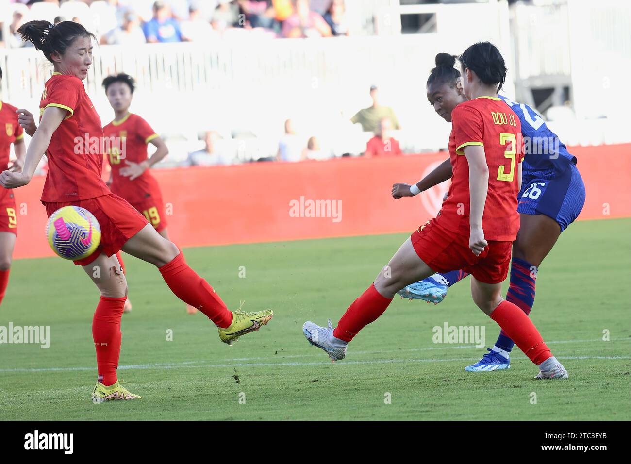 L’attaquante de l’équipe nationale féminine des États-Unis, Jaedyn Shaw (26), tire au but au DRV PNK Stadium le 2 décembre 2023 à ft. Lauderdale, Floride. Les États-Unis ont battu la Chine PR 3-0 (crédit : Paul Fong/image of Sport) Banque D'Images