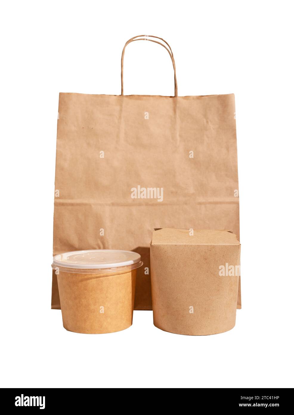 Différents types de paquets asiatiques à emporter, paquets de nourriture. Sac en papier, boîte pour nouilles, récipient pour soupe isolé sur blanc Banque D'Images