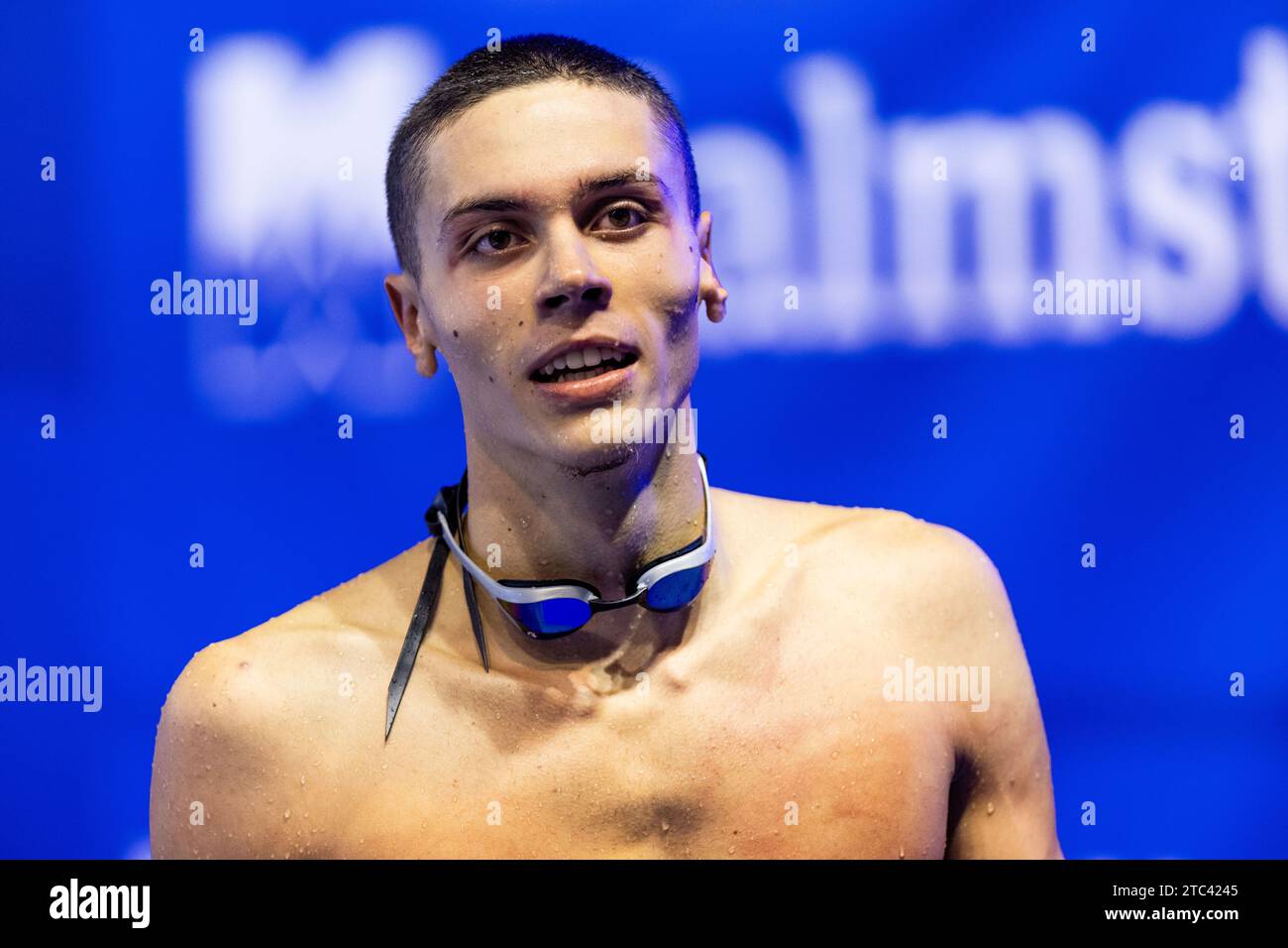 David Popovici de Roumanie après avoir obtenu la troisième place lors de la finale du 100m Freestyle de Menâ&#x80;&#x99;s aux Championnats d'Europe de courte durée LEN 2023 le 10 décembre 2023 à Otopeni, Roumanie Banque D'Images