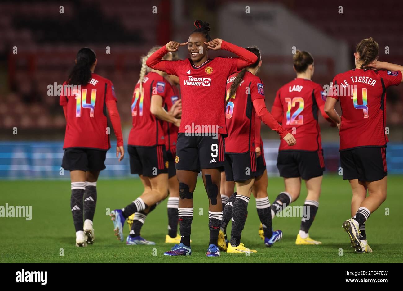 Melvine Malard, de Manchester United, célèbre avoir marqué le troisième but de son équipe lors du match de Barclays Women's Super League au Gaughan Group Stadium, à Londres. Date de la photo : dimanche 10 décembre 2023. Banque D'Images