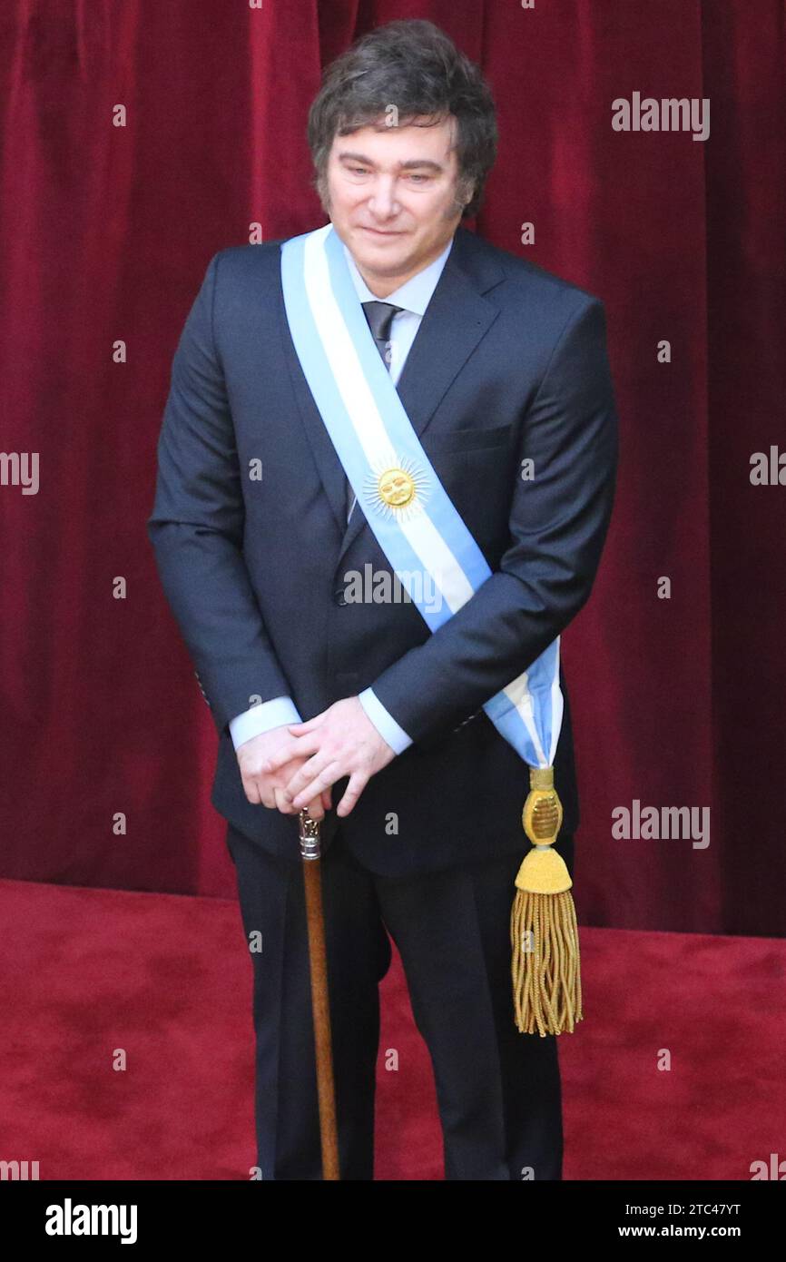 Buenos Aires, Argentine. 10 décembre 2023. Javier Milei reçoit le bâton présidentiel et l'écharpe d'Alberto Fernandez au Congrès national ( crédit : Néstor J. Beremblum / Alamy Live News Banque D'Images