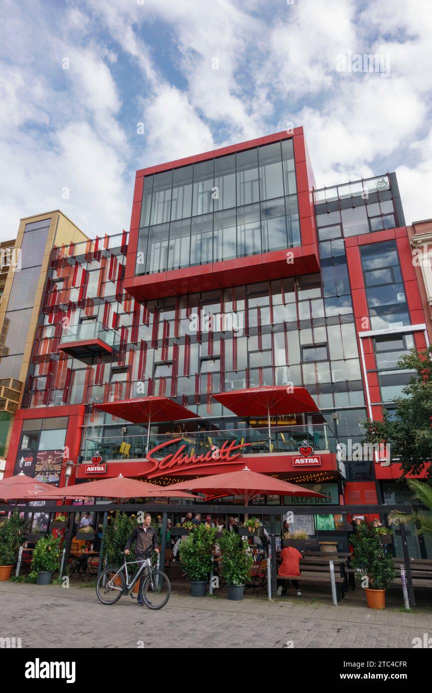 Le Schmidts Tivoli (section moderne appelée « Grande Maison ») dans le quartier Spielbudenplatz (St Pauli) de Hambourg, en Allemagne. Banque D'Images