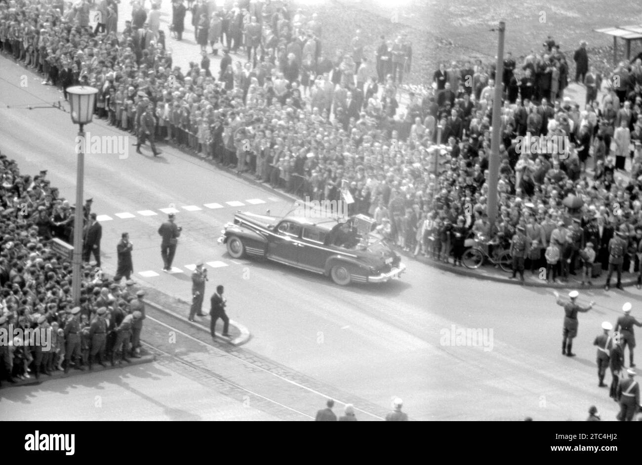 Défilé militaire Berlin est RDA / Berlin est Mai 1965 - Militärparade Mai 1965 à Ost-Berlin Frankfurter Tor Banque D'Images