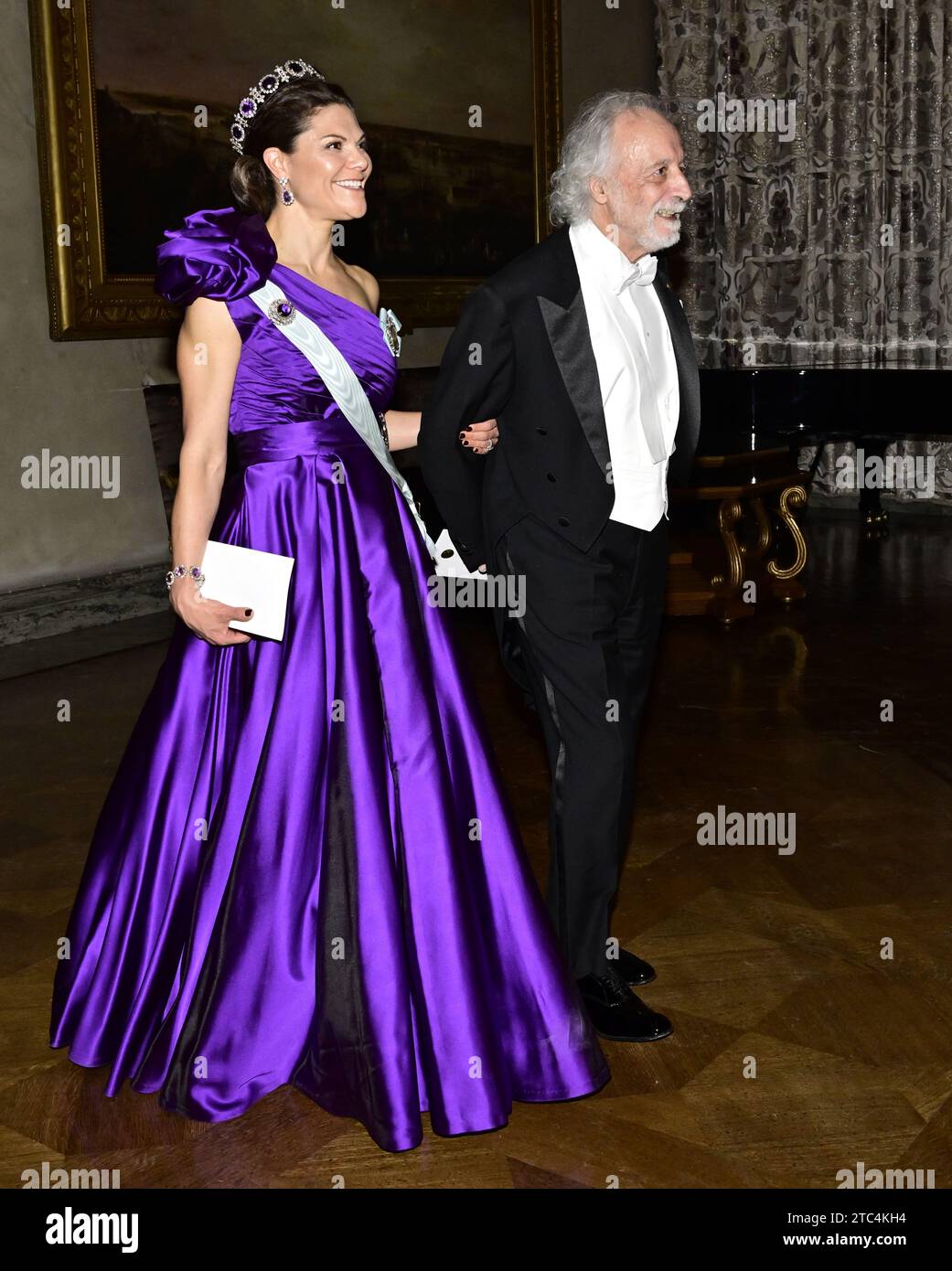 La princesse Victoria et Pierre Agostini, lauréat du prix Nobel de physique lors du banquet Nobel à l'hôtel de ville de Stockholm, Suède. 10 décembre 2023. Photo : Jonas Ekströmer/TT/Code 10030 crédit : TT News Agency/Alamy Live News Banque D'Images
