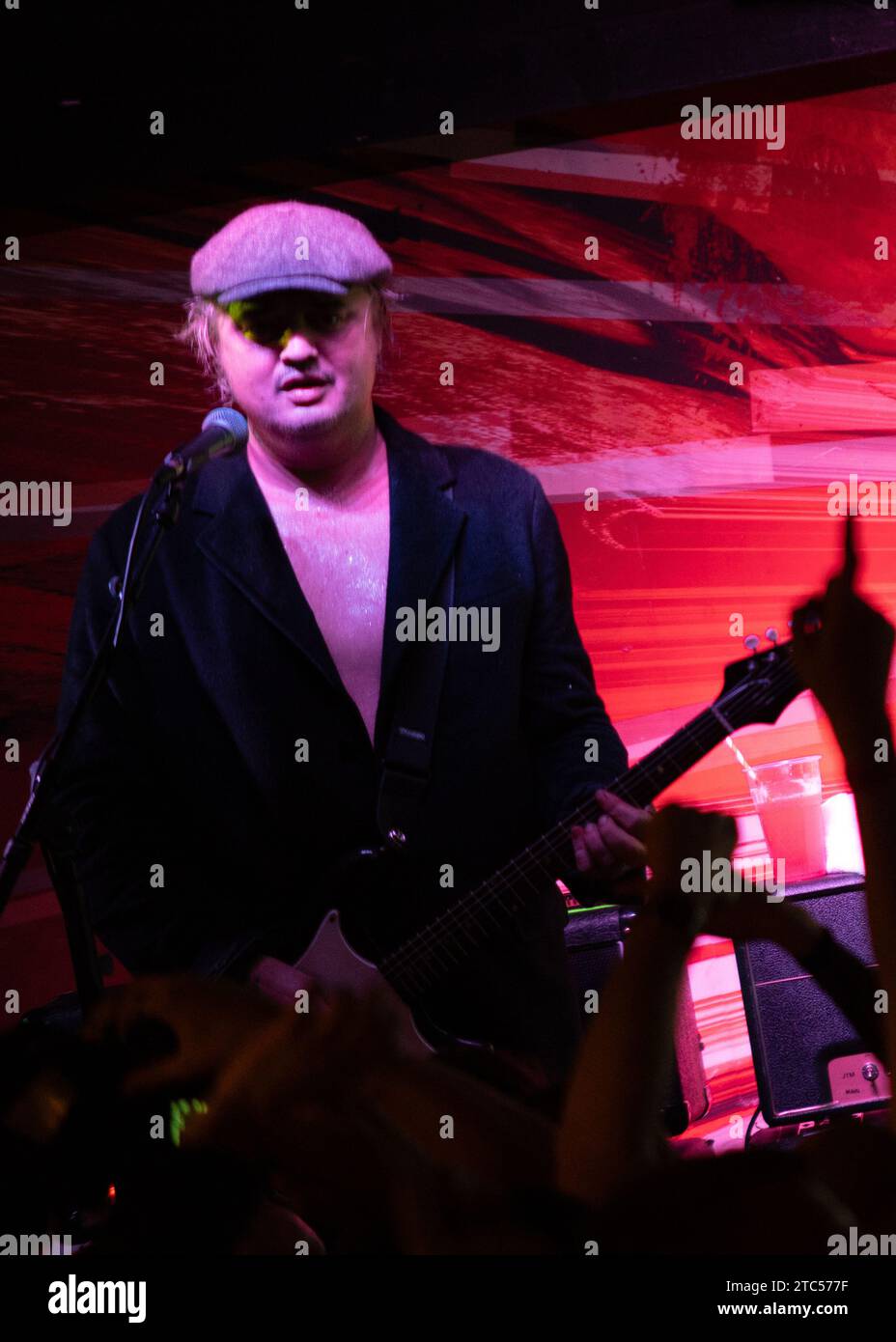 Margate, Royaume-Uni. 10 décembre 2023. Les Libertines jouent devant un Lido à guichets fermés pour la deuxième nuit consécutive, célébrant la sortie prochaine du nouvel album 'All Quiet on the Eastern Esplanade'. Cristina Massei/Alamy Live News Banque D'Images