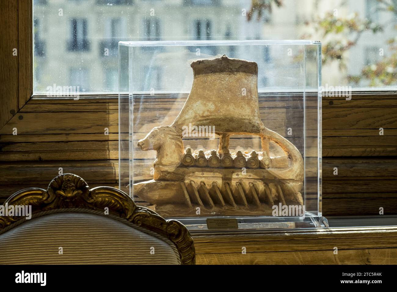 FRANCE. PARIS (4E ARRONDISSEMENT) CADEAU DE MICHEL AOUN À ANNE HIDALGO EN SEPTEMBRE 2017. BUREAU D'ANNE HIDALGO À LA MAIRIE. C'ÉTAIT À L'OCCASION O Banque D'Images