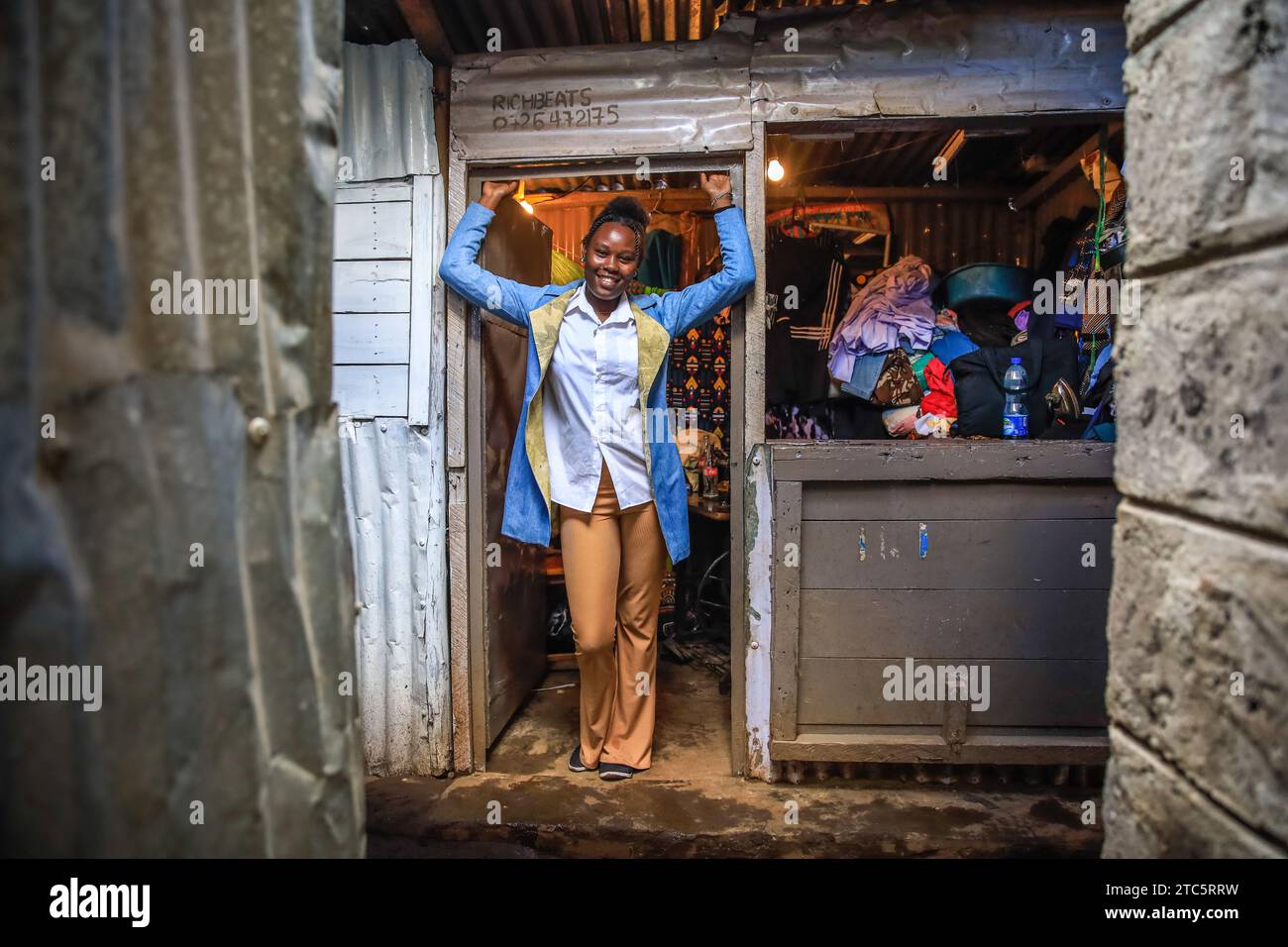 Nairobi, Kenya. 16 novembre 2023. Lucy Njeri, mannequin de 22 ans, pose