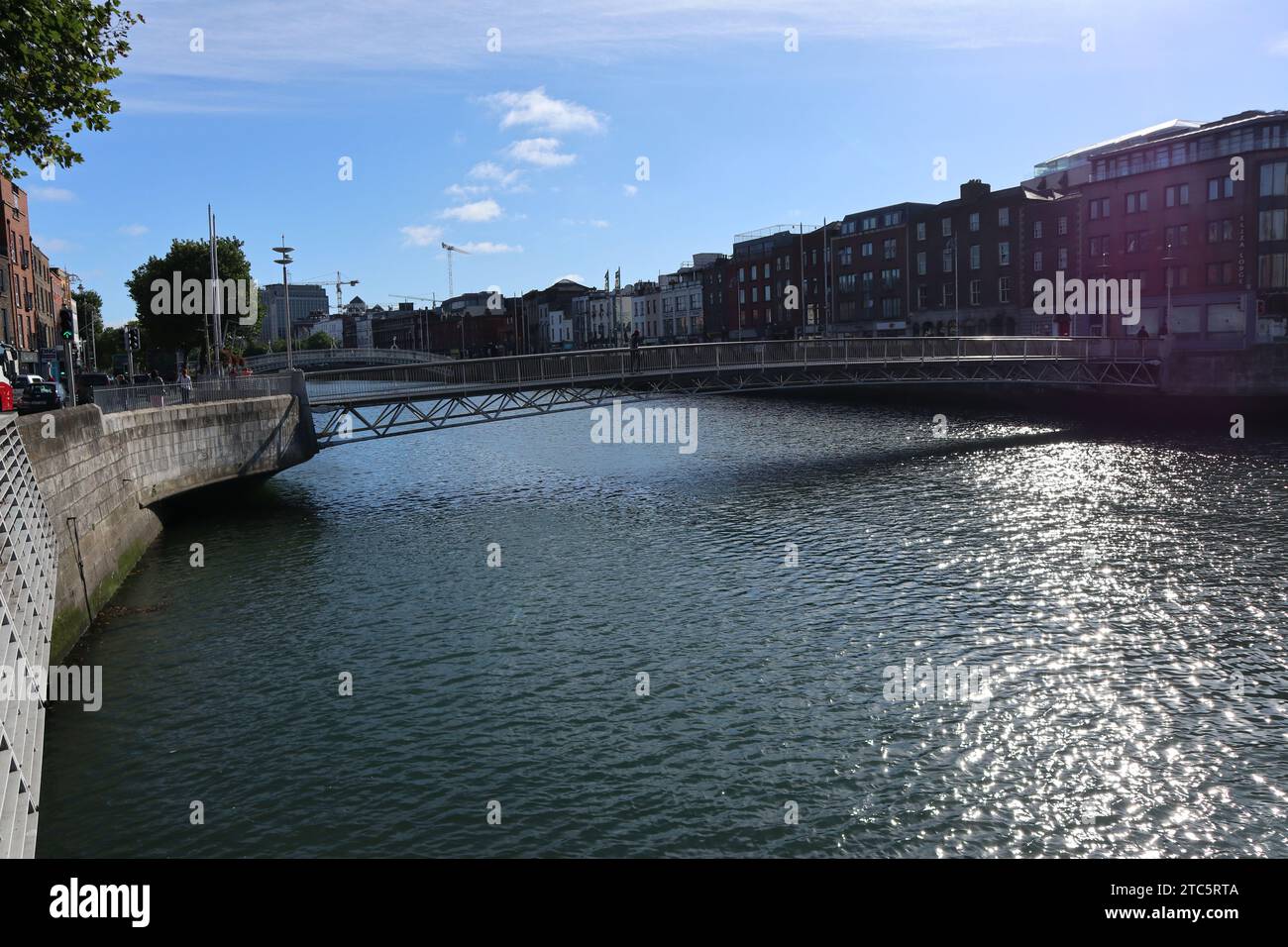 Dublino - Ponte del Millennio sul Fiume Liffey Banque D'Images