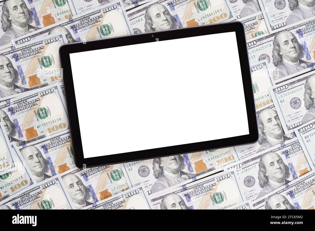 Tablette pc noir moderne avec écran blanc vierge sur fond dollars. Maquette Fintech Banque D'Images