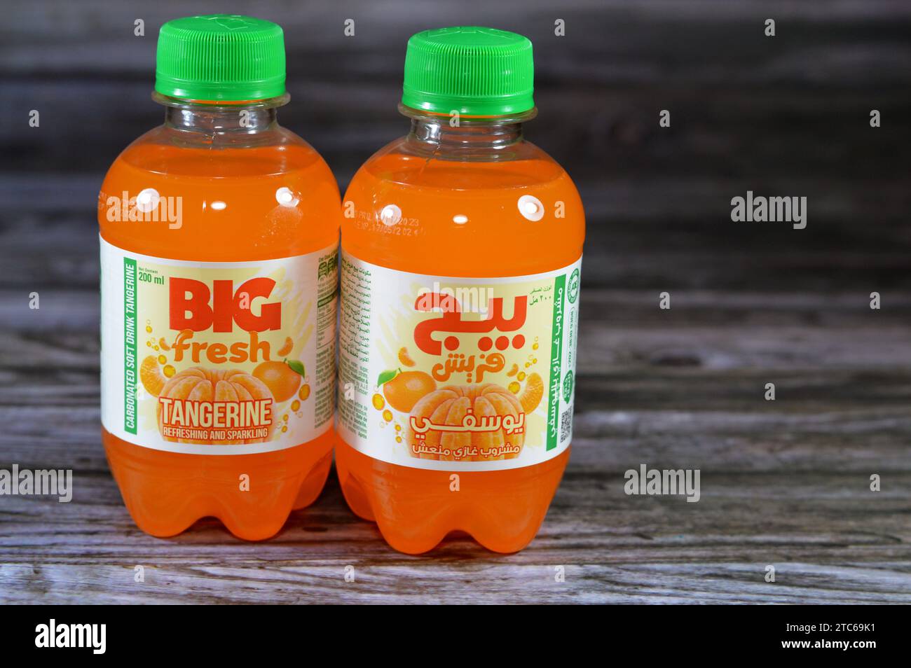 Le Caire, Égypte, décembre 3 2023 : Tangerine Big soda rafraîchissant et pétillant boisson gazeuse, boisson gazeuse avec saveur spéciale, avec saveur différente délicieuse Banque D'Images