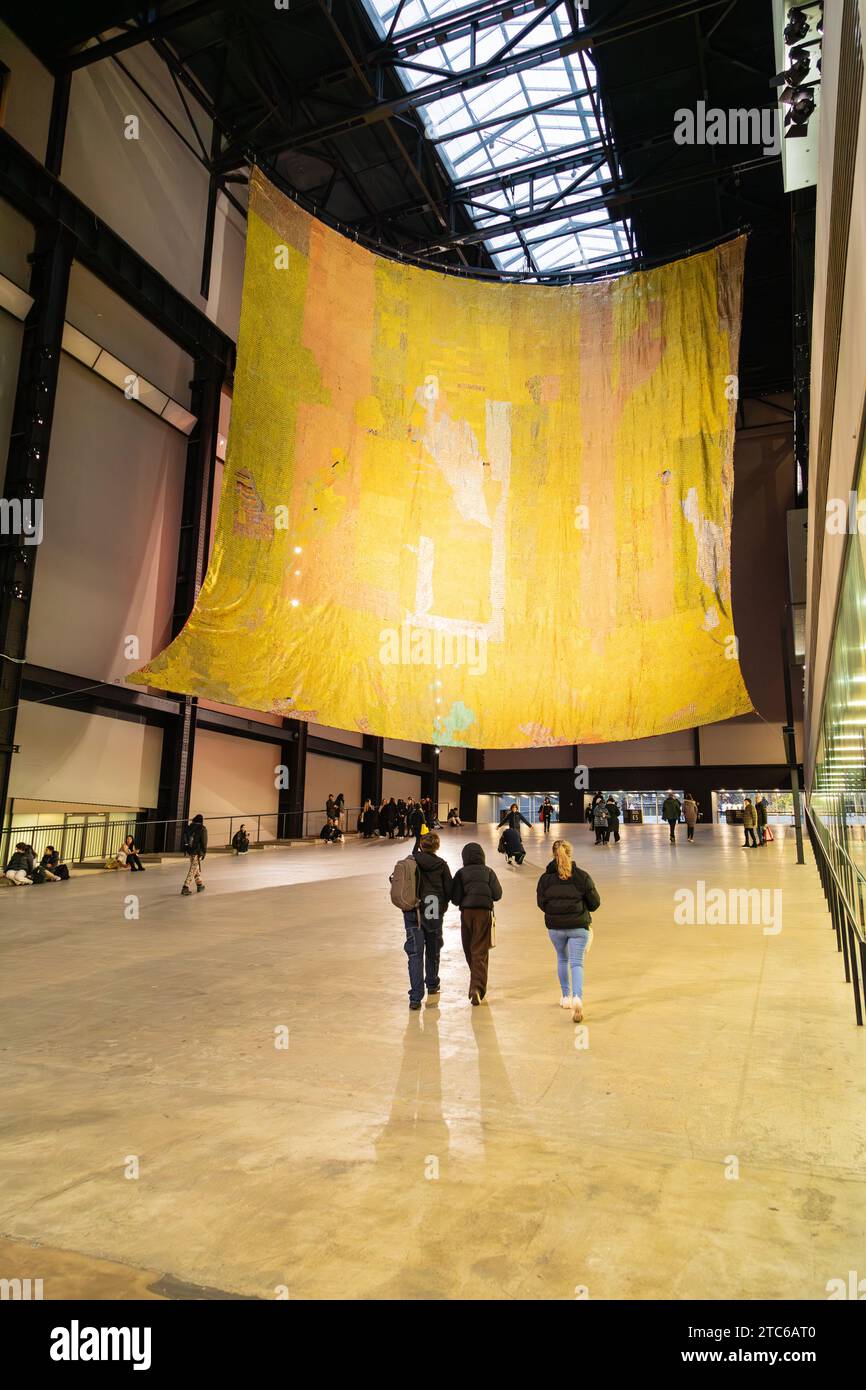 El Anatsui à la Tate Modern Art Gallery, Londres, Royaume-Uni Banque D'Images
