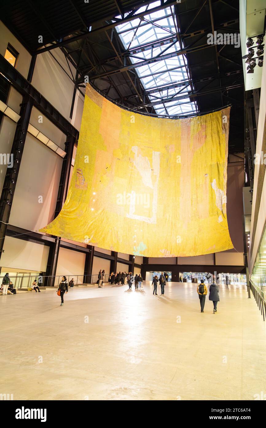 El Anatsui à la Tate Modern Art Gallery, Londres, Royaume-Uni Banque D'Images