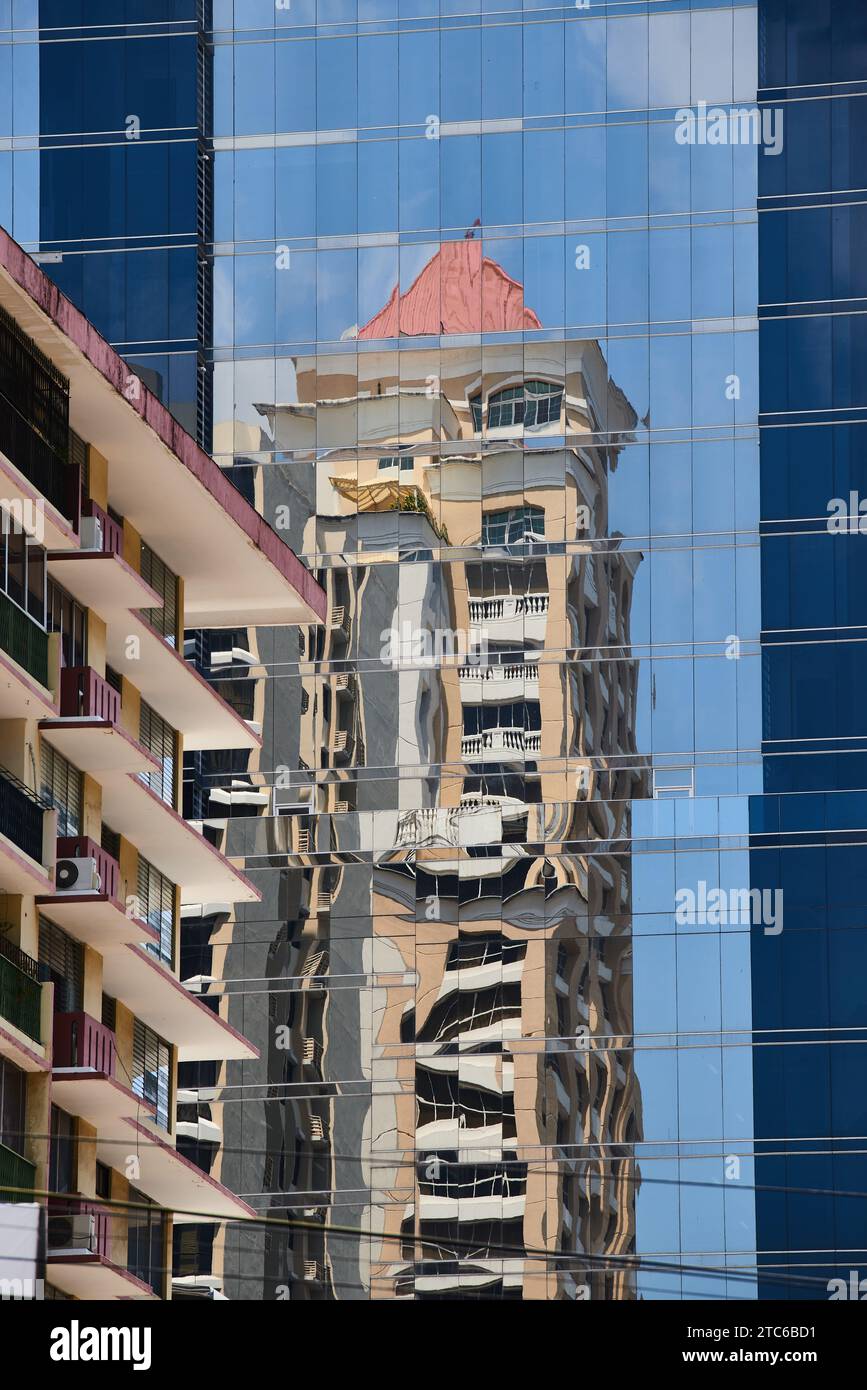 Vue de la façade Cristal, Panama, République du Panama. Banque D'Images