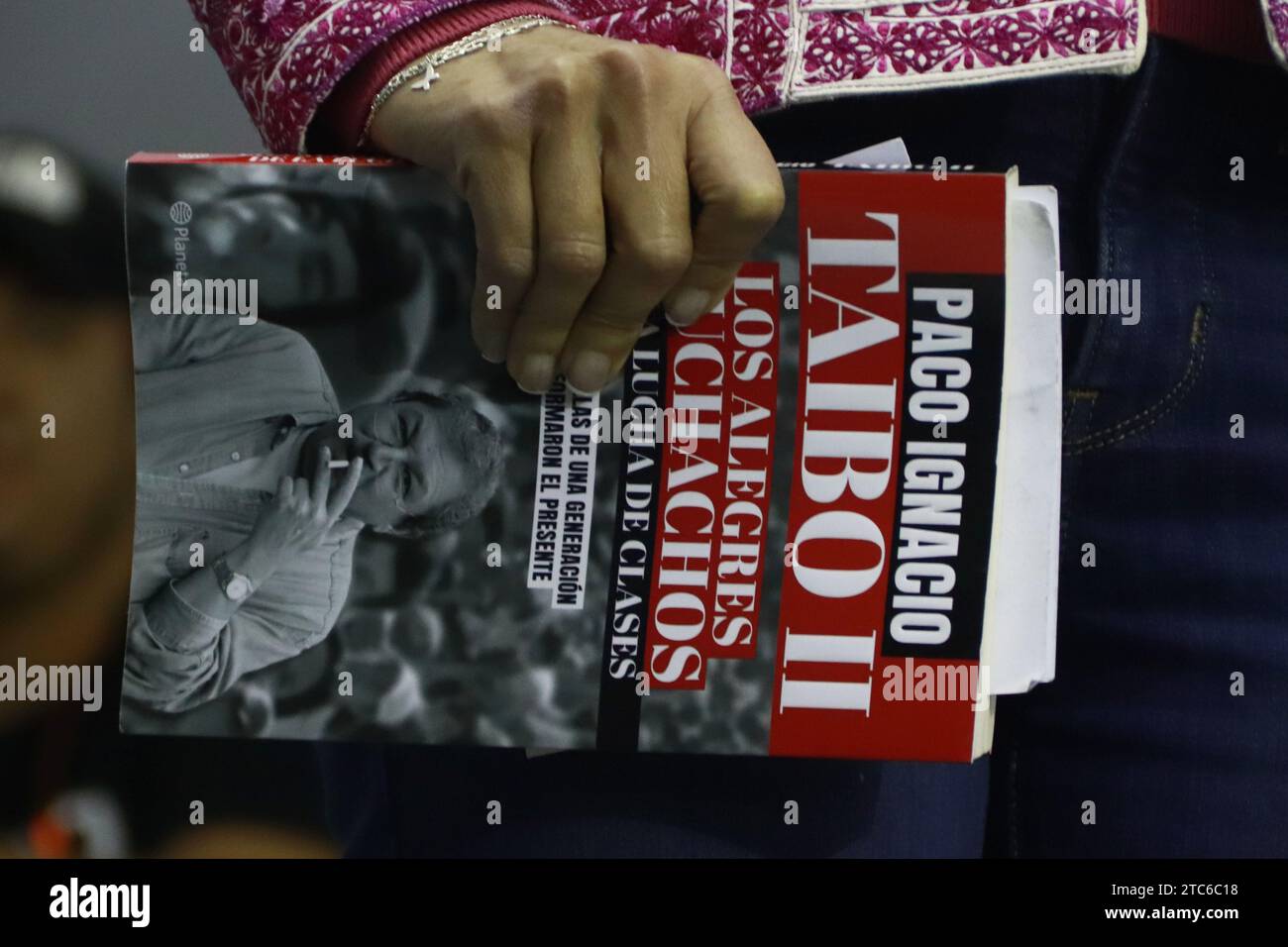 Mexico, Mexique. 10 décembre 2023. Claudia Sheinbaum Pardo, la seule pré-candidate de Morena, PT, et PV pour la présidence du Mexique, assiste à la présentation du livre ''les Joyeux garçons de la lutte de classes'' par l'écrivain et directeur du Fonds de culture économique (FCE), Paco Ignacio Taibo II, lors de la 15e Alameda Central Book Fair à Mexico, Mexique, le 10 décembre 2023. (Photo de Carlos Santiago/Eyepix Group) (photo de Eyepix/NurPhoto) crédit : NurPhoto SRL/Alamy Live News Banque D'Images