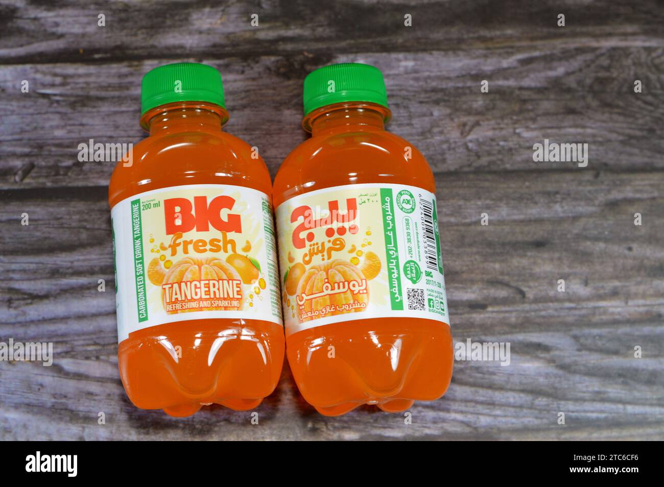 Le Caire, Égypte, décembre 3 2023 : Tangerine Big soda rafraîchissant et pétillant boisson gazeuse, boisson gazeuse avec saveur spéciale, avec saveur différente délicieuse Banque D'Images