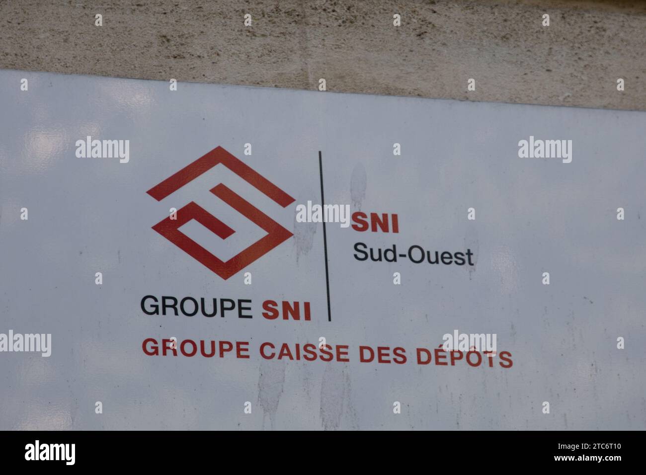 Bordeaux , France - 11 09 2023 : sni Group caisse des dépôts et consignations institution financière publique française Banque D'Images