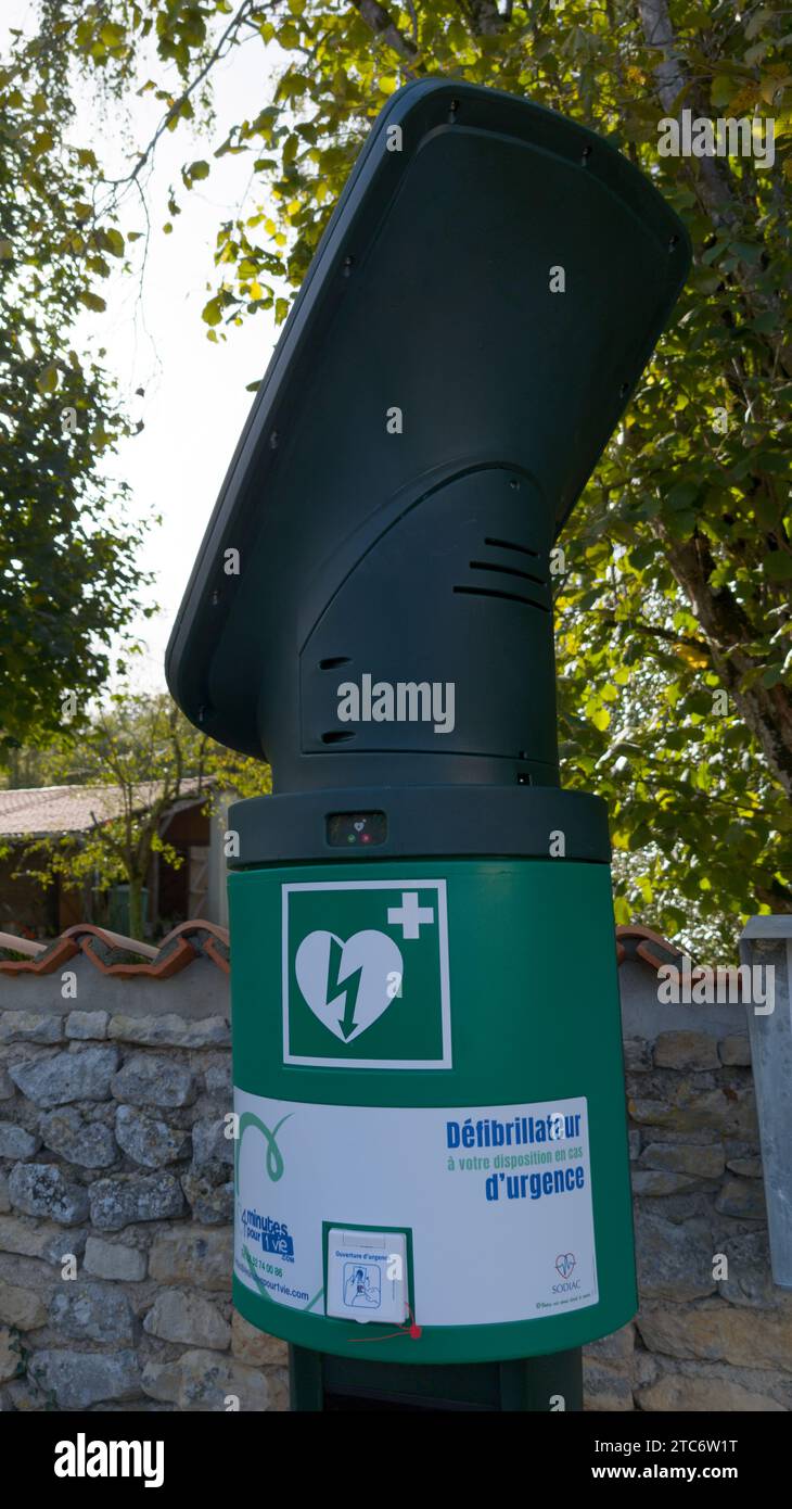 Bordeaux , France - 11 13 2023 : SODIAC spécialiste des défibrillateurs cardiaques externes automatiques pour le grand public Banque D'Images