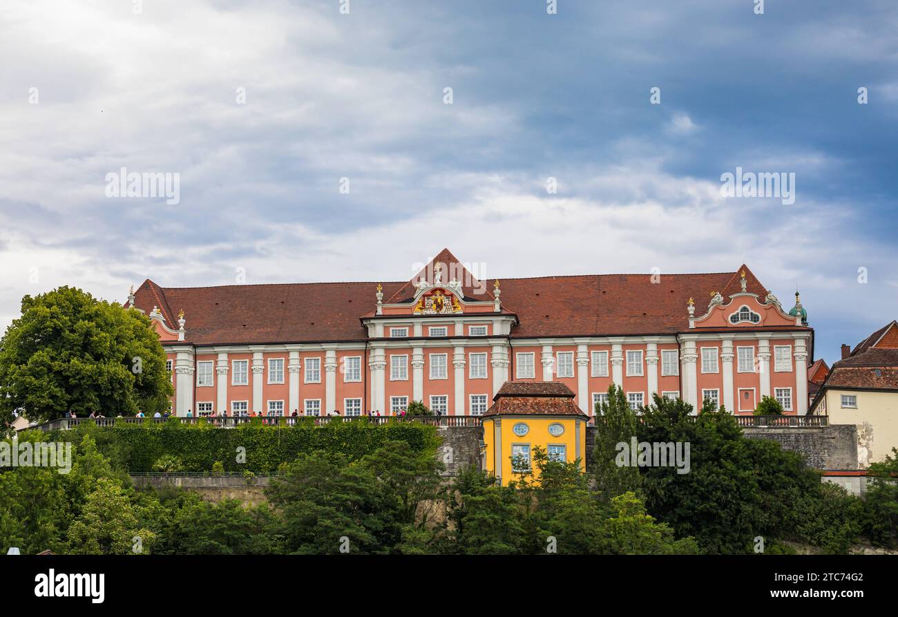 Schloss Mainau Das Schloss Mainau vom Bodensee aus gesehen. Insel Mainau, Deutschland, 13.07.2022 *** Château de Mainau Château de Mainau vu du lac Constance Mainau Island, Allemagne, 13 07 2022 crédit : Imago/Alamy Live News Banque D'Images