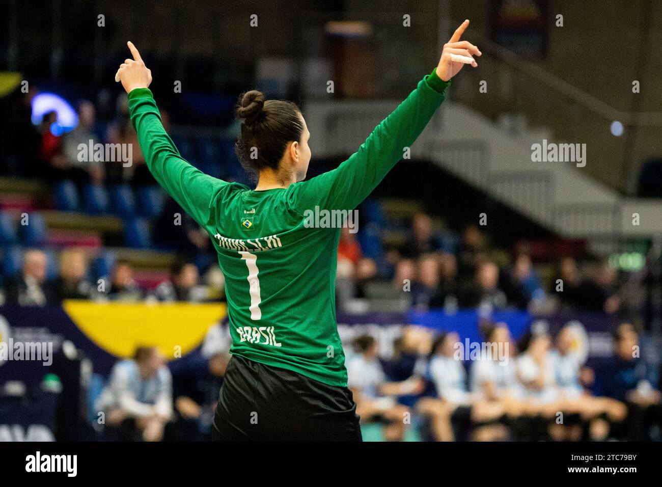 Frederikshavn, Danemark. 08 décembre 2023. Gabriela Moreschi (1), brésilienne, a été vue lors du match du Championnat du monde de handball 2023 de l'IHF entre le Brésil et l'Argentine à l'Arena Nord à Frederikshavn. (Crédit photo : Gonzales photo - Balazs Popal). Banque D'Images