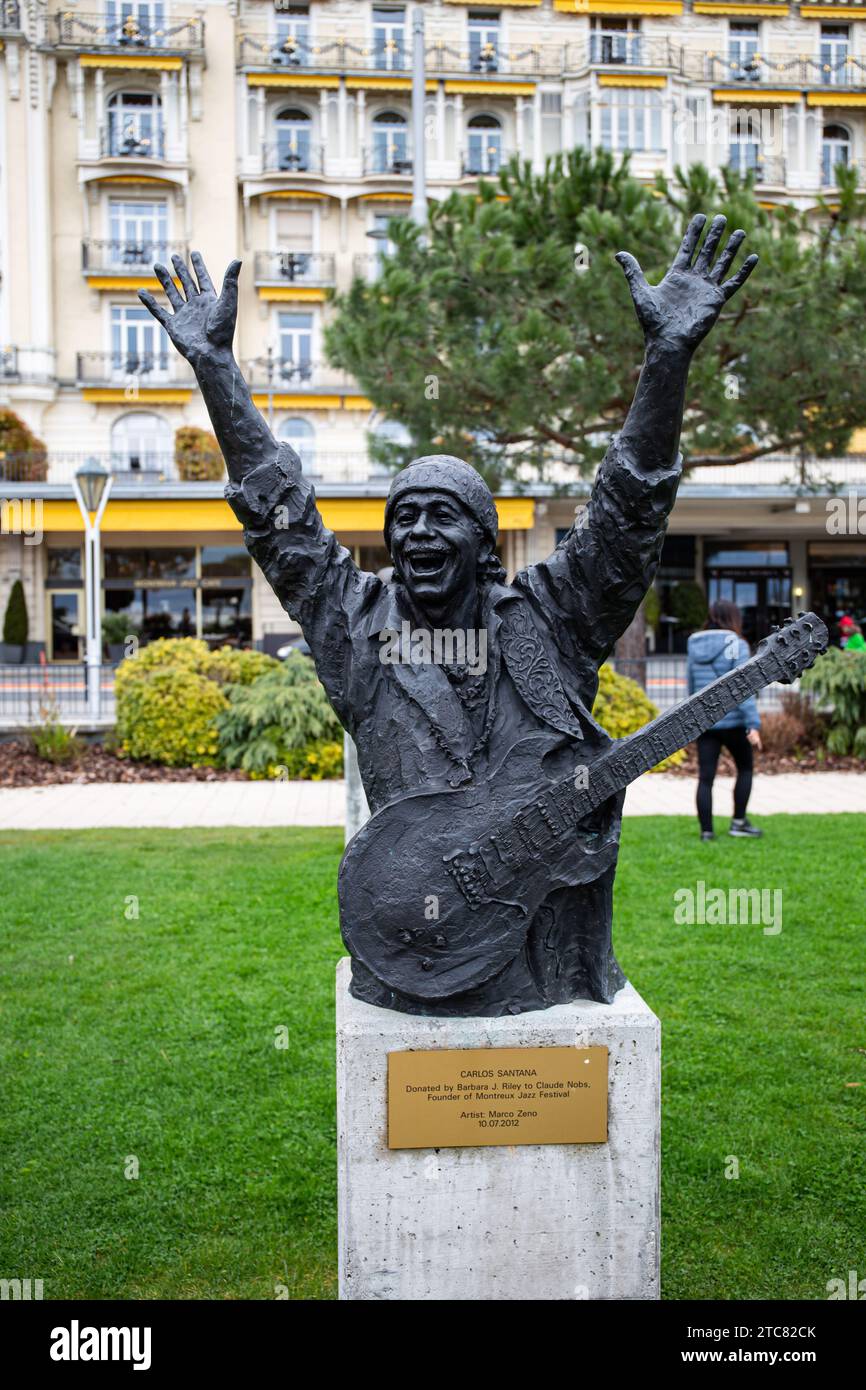 Montreux, Suisse - 31 mars 2018 : Statue en bronze de Carlos Santana créée par l'artiste italien Marco Zeno sur la pelouse du Miles Davis Hall, ven Banque D'Images