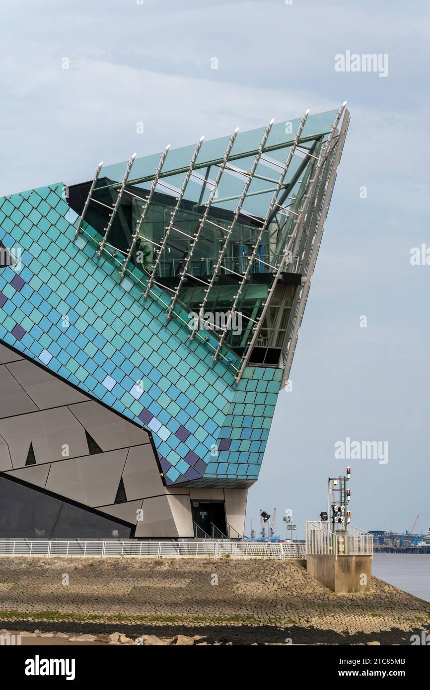 KINGSTON UPON HULL, YORKSHIRE, Royaume-Uni, JUILLET 17 : le bâtiment profond près de la marina de Kingston upon Hull le 17 juillet 2022 Banque D'Images