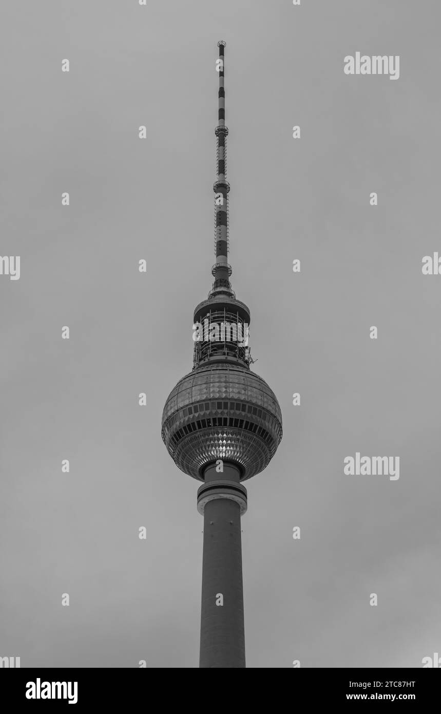 Une photo en noir et blanc du Berliner Fernsehturm (Berlin) Banque D'Images