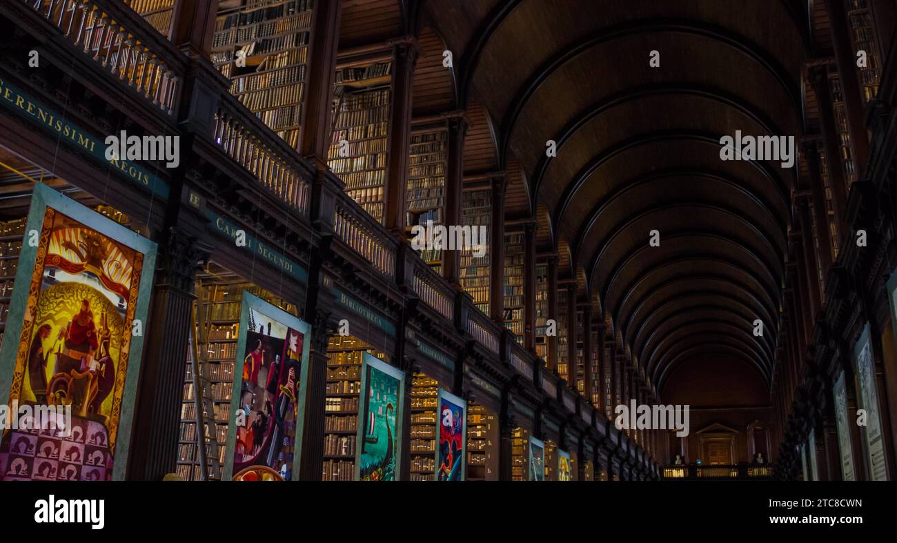 Une photo de l'intérieur de la bibliothèque du Trinity College, à Dublin Banque D'Images