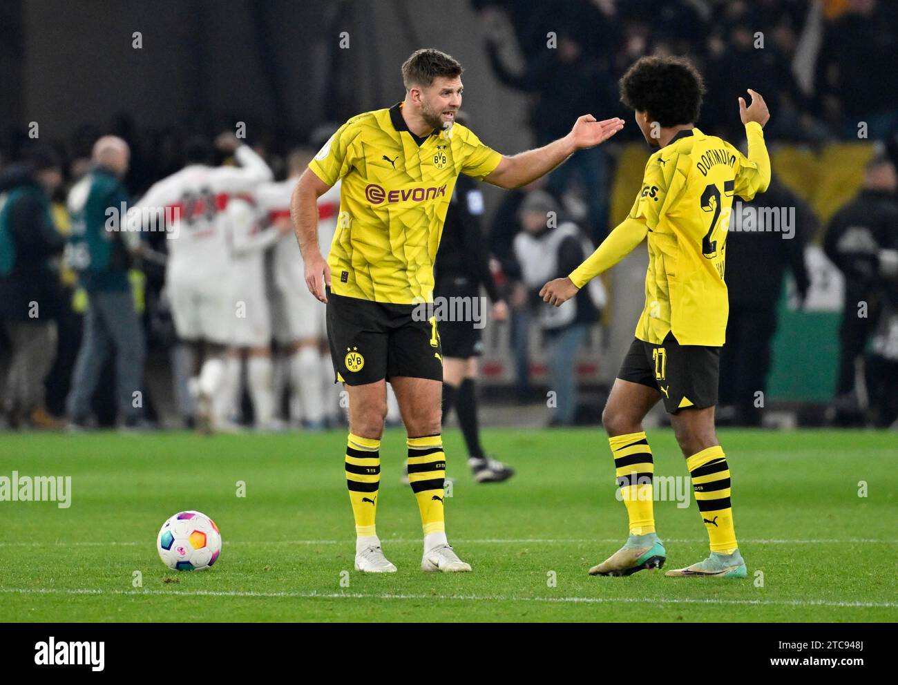 Célébration du but VfB Stuttgart, en face discuter Niclas Fuellkrug Borussia Dortmund BVB (14) et Karim Adeyemi Borussia Dortmund BVB (27), DFB-Pokal Banque D'Images