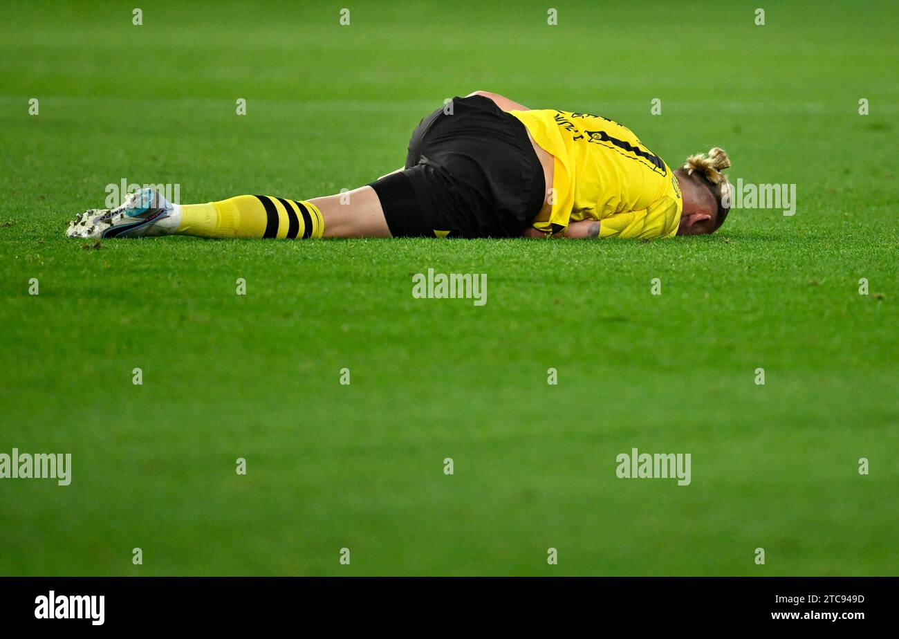 Marius Wolf Borussia Dortmund BVB (17) blessé au sol, blessure, DFB Cup, MHPArena, MHP Arena Stuttgart, Baden-Wuerttemberg, Allemagne Banque D'Images