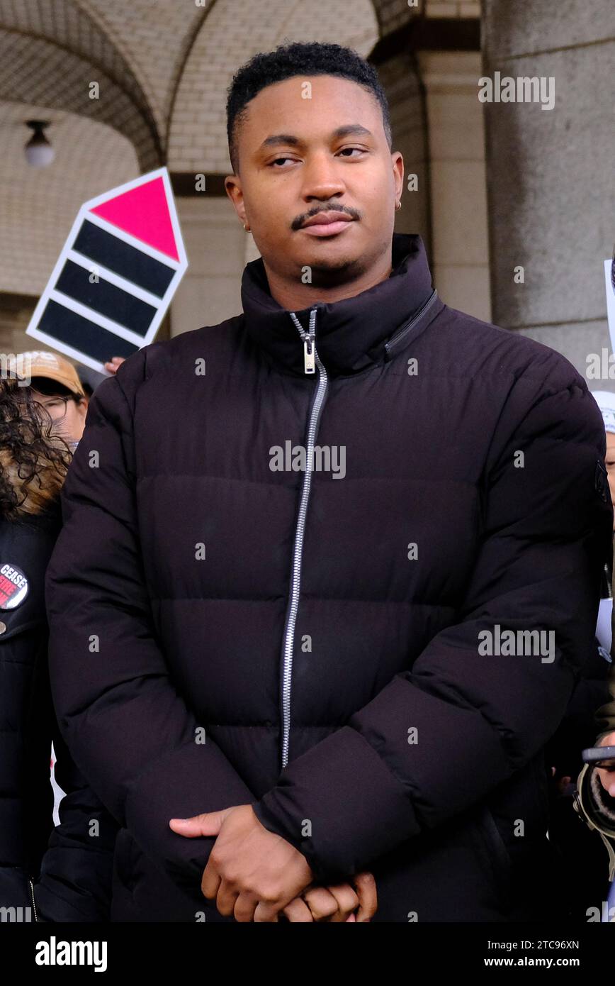 New York, NY, États-Unis. 11 décembre 2023. Chi Osse photographié alors que des dizaines de personnes se rassemblaient à l'extérieur de l'hôtel de ville pour protester contre les réductions proposées par le maire Adams dans les services de la ville, y compris les bibliothèques, l'éducation et le compostage le 11 décembre 2023 à New York. Crédit : Katie Godowski/Media Punch/Alamy Live News Banque D'Images