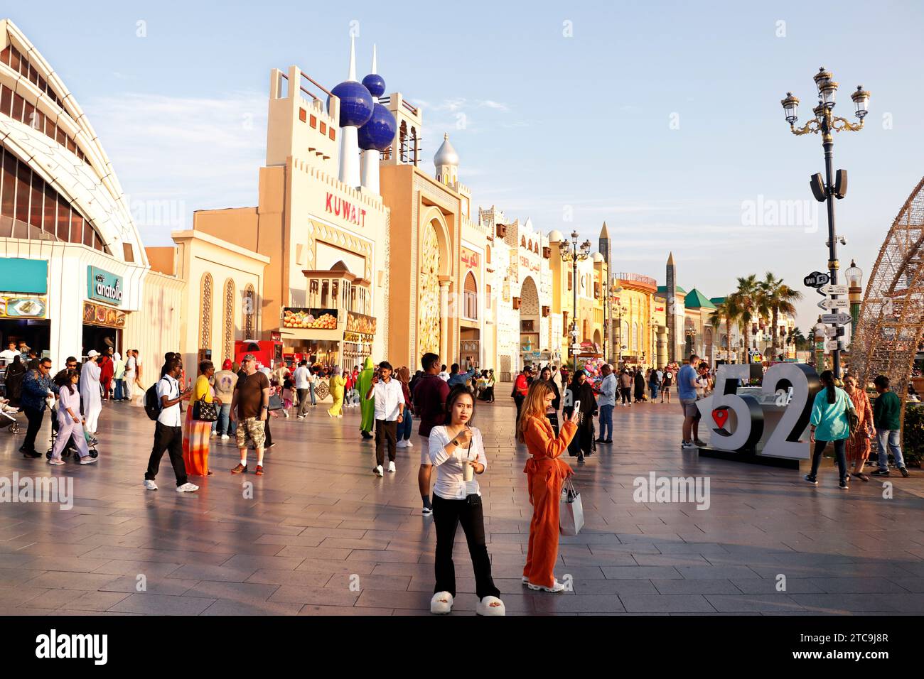 Dubaï, émirats arabes unis - 4 décembre 2023 attraction touristique mondiale de village Banque D'Images