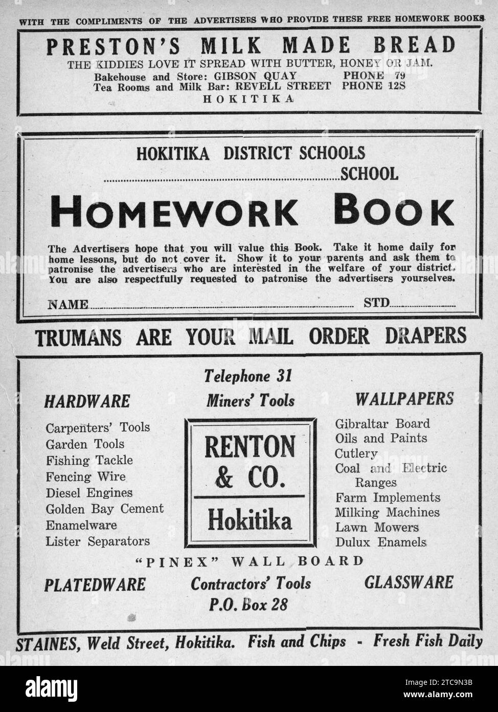 Annonces sur un cahier d'exercices scolaires imprimé à Hokitika, Nouvelle-Zélande, vers 1930 Banque D'Images