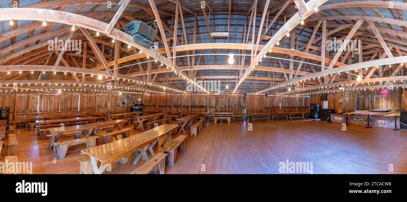Luckenbach, États-Unis - 2 novembre 2023 : vue intérieure de la salle de danse historique Luckenbach engel Banque D'Images