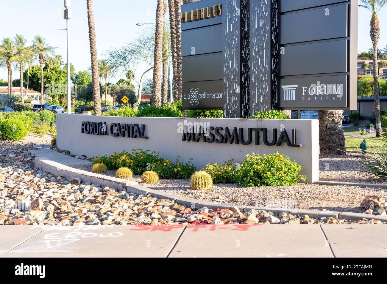 Mass Mutual (agence d'assurance) et Forum (agence immobilière) signe devant leur bureau au Portales Corporate Center à Scottsdale, AZ, États-Unis, Banque D'Images