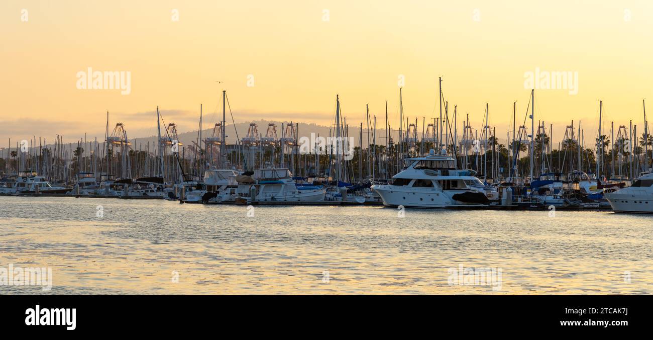 Port de long Beach après le coucher du soleil. Californie, États-Unis - 27 mai 2023. Banque D'Images