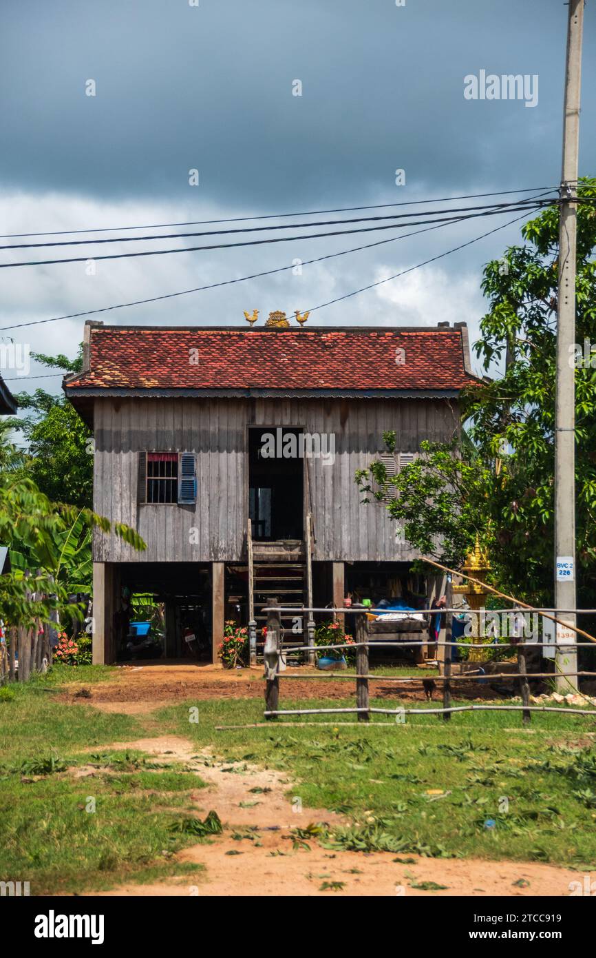 Logement le long de la route de Siem Reap à Kampong Cham au Cambodge Banque D'Images