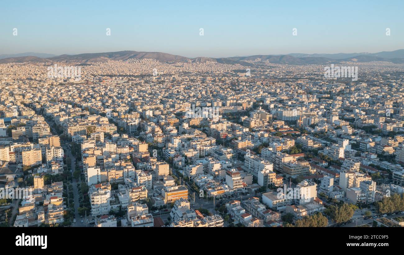 Paysage urbain d'Athènes : une perspective légèrement tournée sur la beauté architecturale Banque D'Images Paysage urbain d'Athènes : une perspective légèrement tournée sur la beauté architecturale Banque D'Images